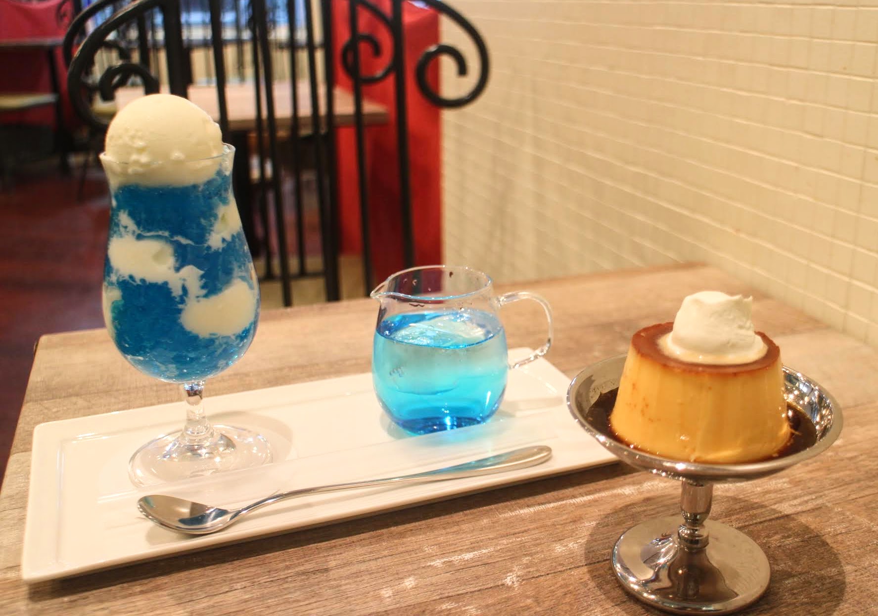 【西武新宿】「No.13cafe」でNEOレトロなクリームソーダと固めのプリンを食べてきたよ☆