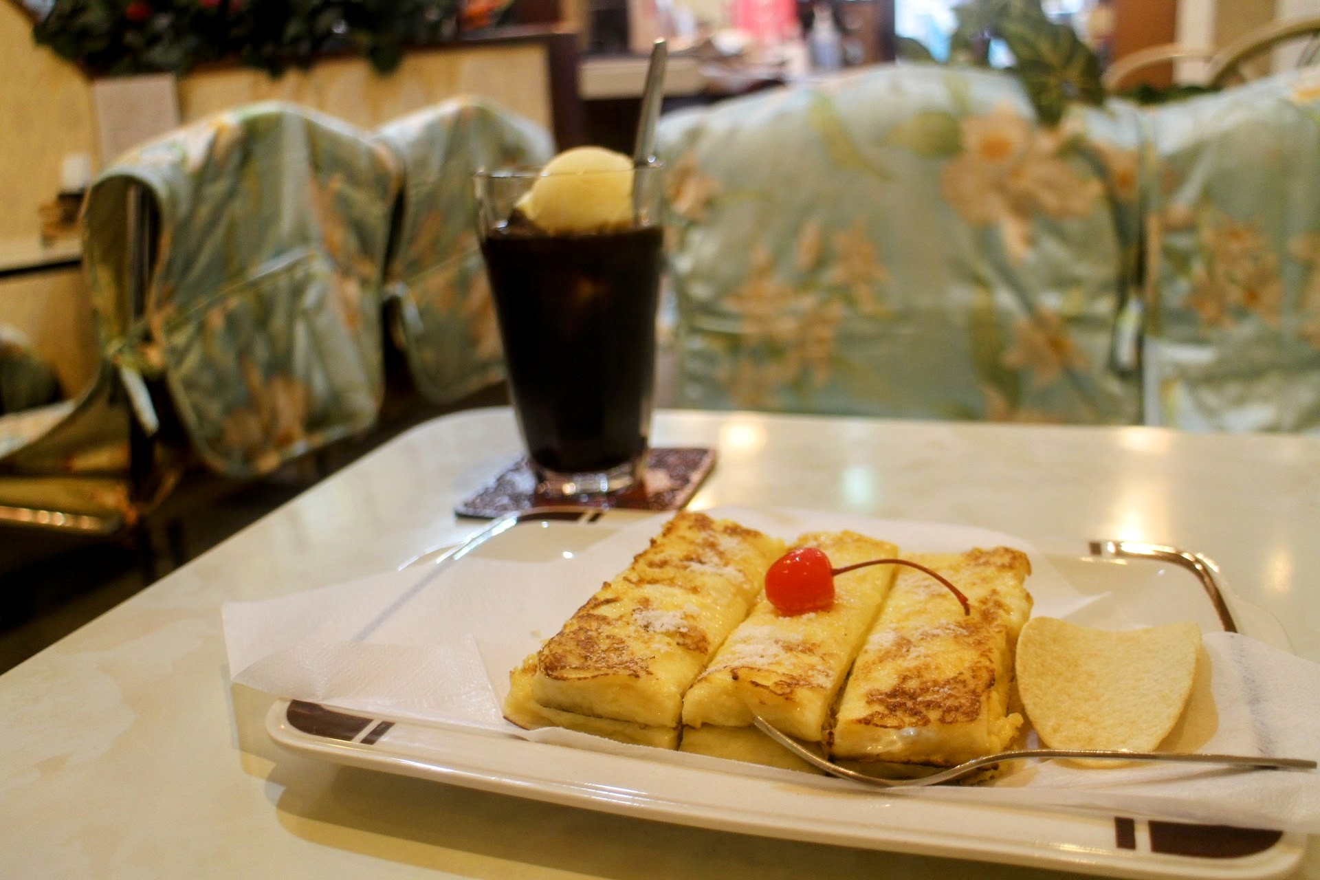 【熱海】坂の途中の純喫茶「ぐりむ」・昭和の面影が残るレトロな喫茶店で幸福なひととき。
