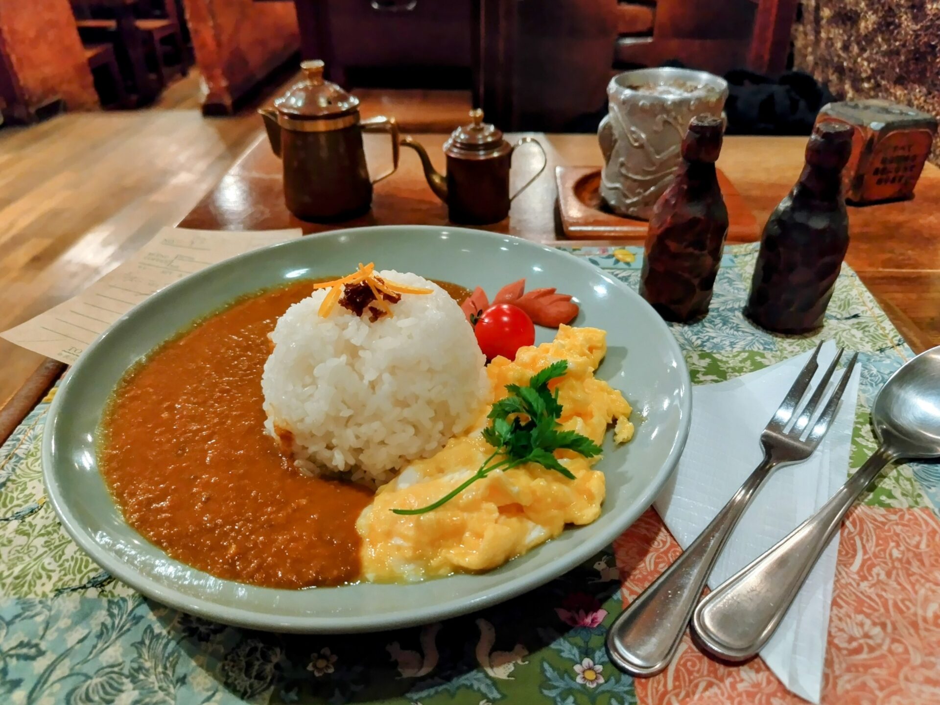 【吉祥寺】「COFFEE HALL くぐつ草」幻想的な雰囲気に酔いしれながらオムカレーを堪能♡【レトロ喫茶】