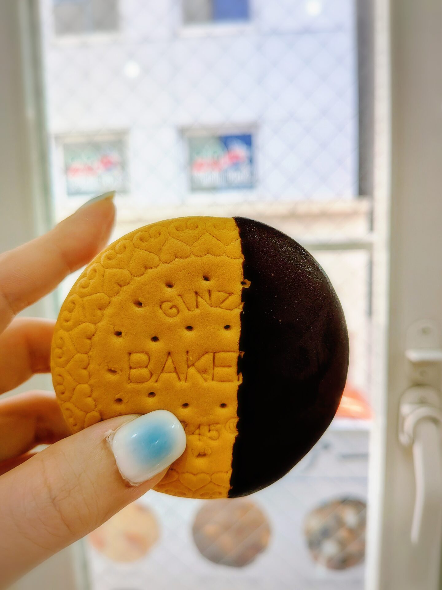 【賞味期限は1時間!?】たべっ子どうぶつでおなじみのギンビスが作る！絶品「ビスケットサンド」【銀座ベーカリー】